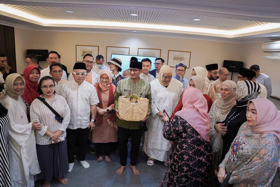 Menparekraf Sandiaga Uno mendorong para pengusaha muda untuk memanfaatkan media sosial sebagai media pemasaran dari produknya pada pelatihan Social Media Marketing di Gedung Academic Activity Center Dayah Dawood Universitas Syiah Kuala, Banda Aceh, Kamis (13/4/2023). (Ist) 