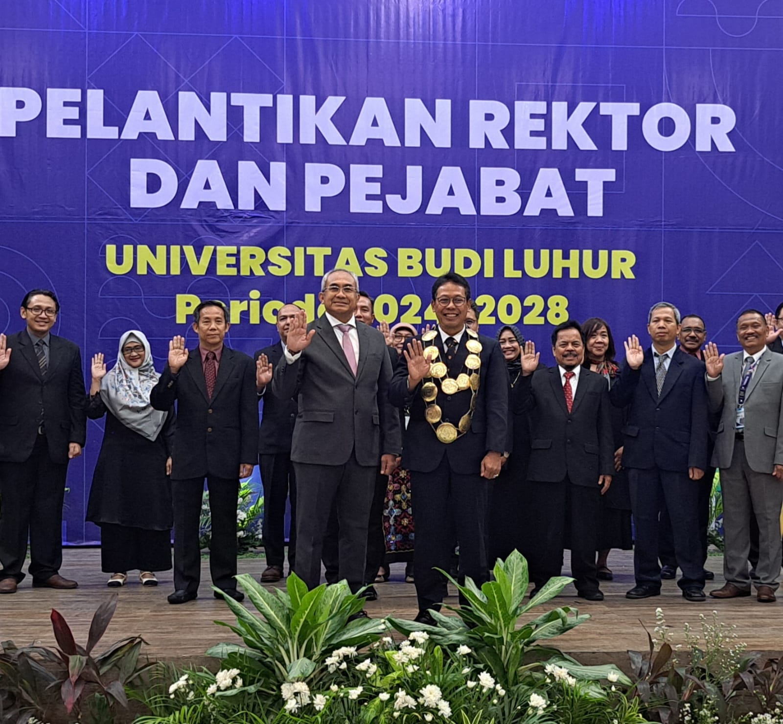 Uysiz ayol uni ogziga oladi