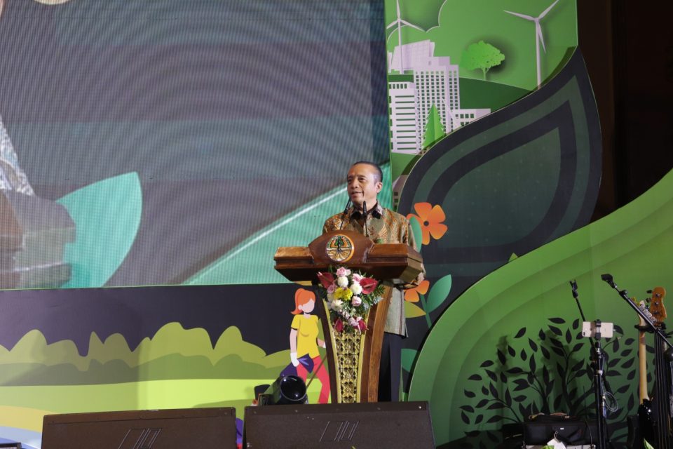 Sekjen KLHK Bambang Hendroyono saat memberikan sambutan penutupan Festival Pengendalian Lingkungan 2024. (Ist) 