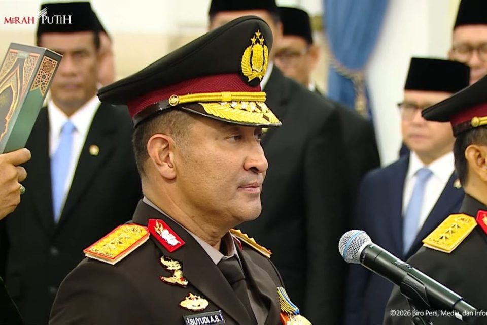 Jenderal Polisi Suyudi Ario Seto mengenakan seragam dinas upacara (PDU) lengkap dengan pangkat bintang empat saat upacara pelantikan di Istana Negara, Jakarta, Oktober 2026.
